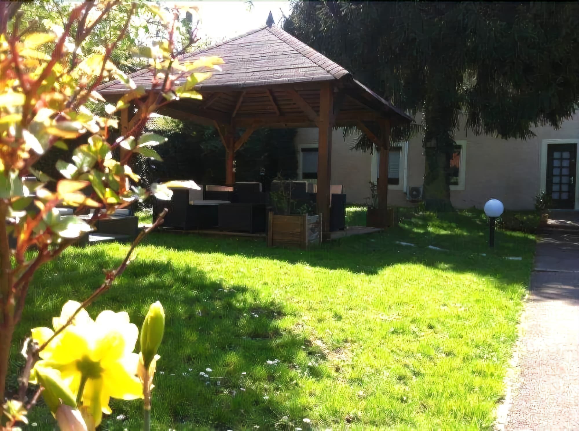 Les Tilleuls Montbeliard Sud Audincourt ภายนอก รูปภาพ