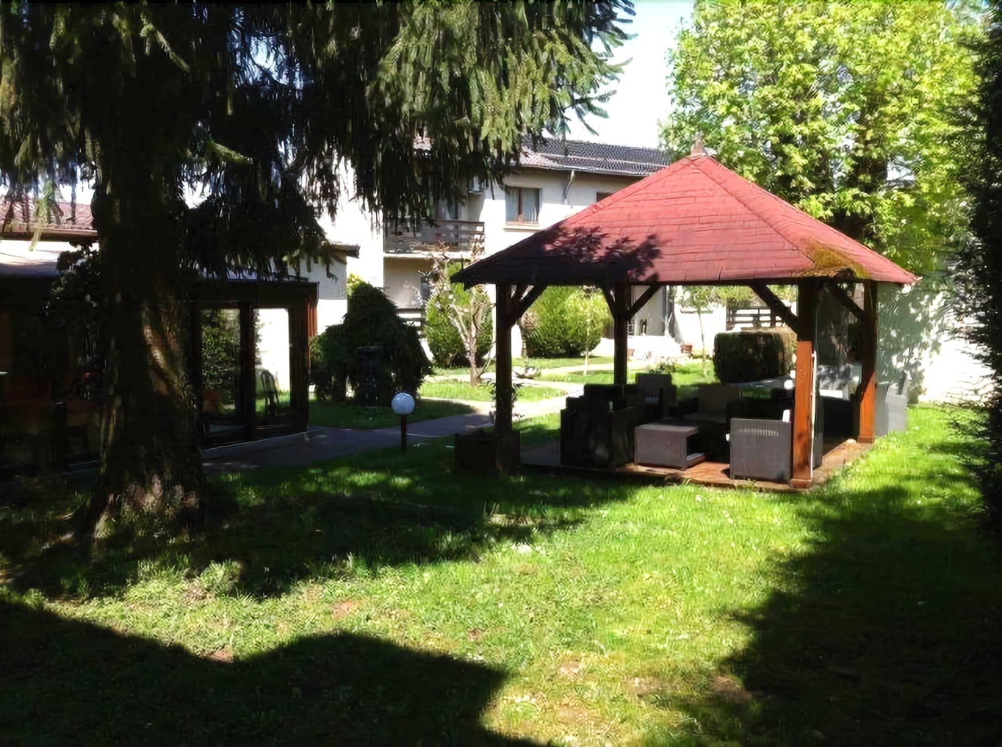 Les Tilleuls Montbeliard Sud Audincourt ภายนอก รูปภาพ